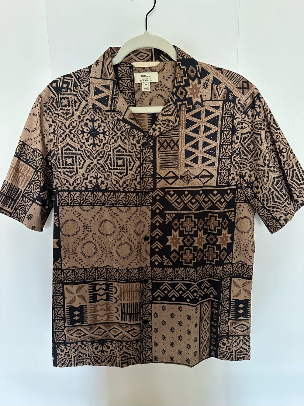 RW&CO. Men's Short Sleeve Tan & Blue Geometric Camp Shirt